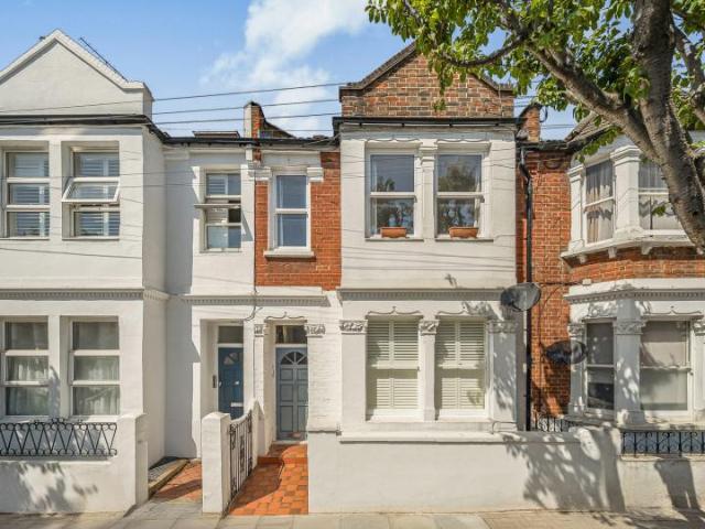House for rent in Earlsfield, Greater London