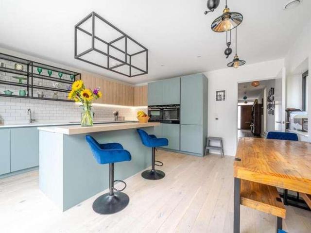 House for sale in West Finchley, Greater London