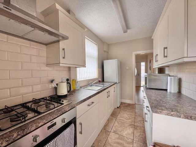 House for sale in Black Lake, Hill Top
