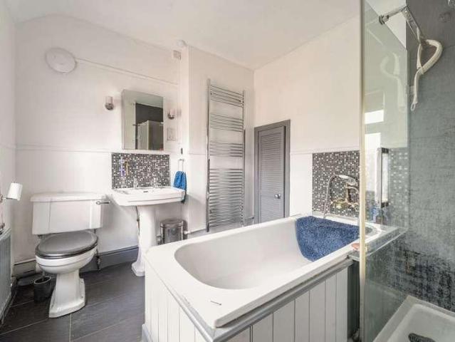 House for sale in Thrupp, School House