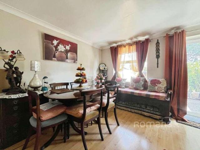 House for sale in Fole, Surrey