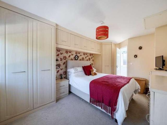 House for sale in Ford, Clapham