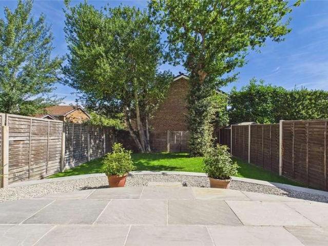 House for sale in Heol-las, Surrey