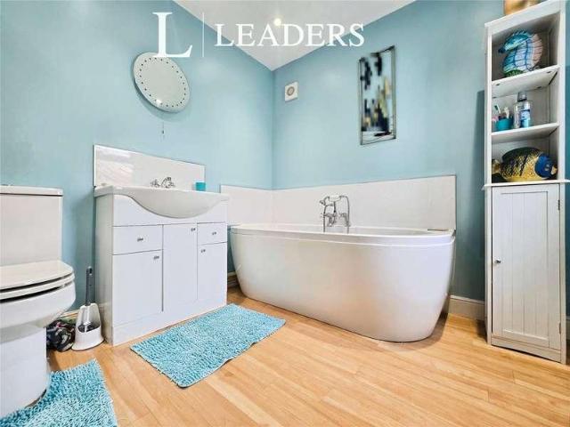 House for sale in Middlecroft, Hampshire