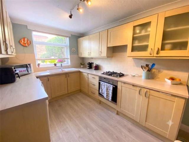 House for sale in Heol-las, Surrey