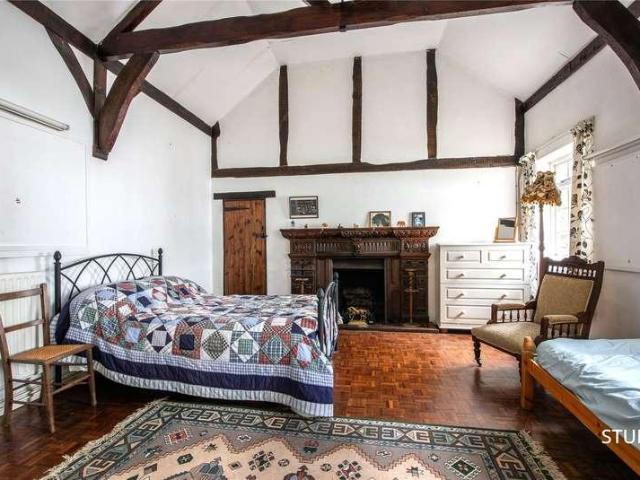 House for sale in Pachesham Park, Surrey