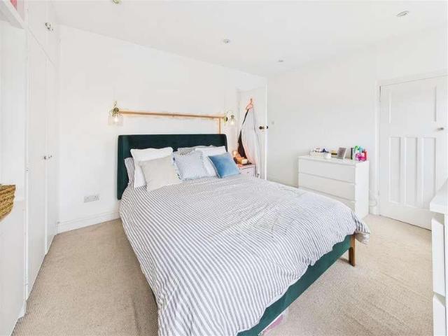 House for sale in Swallowfields, Elmbridge