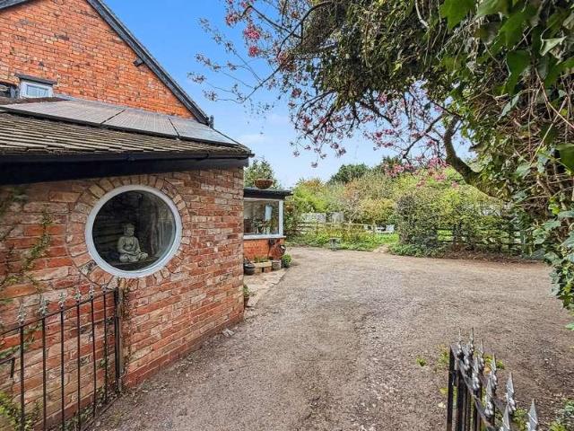 House for sale in New Bilton, Warwickshire