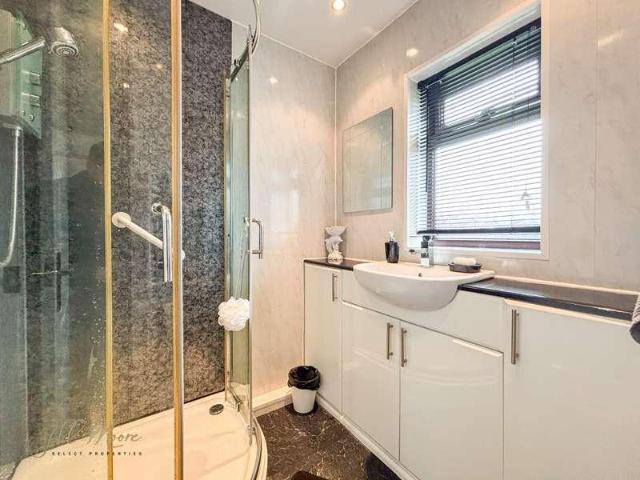 House for sale in Oxclose, Washington