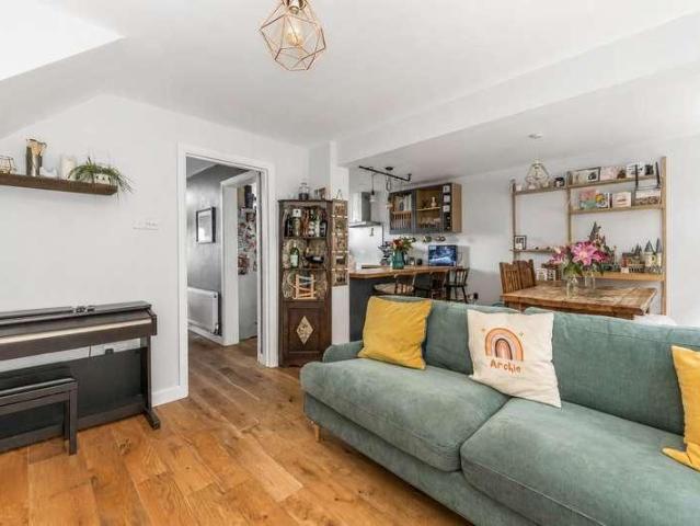 House for sale in London Borough of Croydon, Upper Norwood