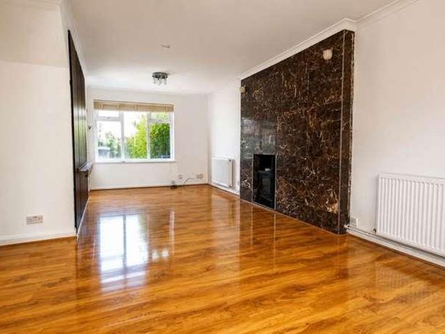 House for sale in The Ryde, Fretherne
