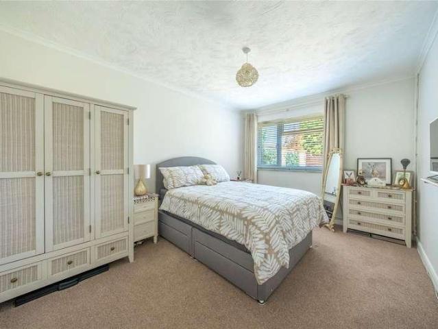 House for sale in Allington, Midway