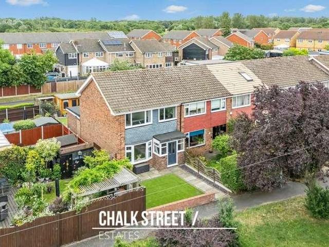 House for sale in Elm Park, Greater London