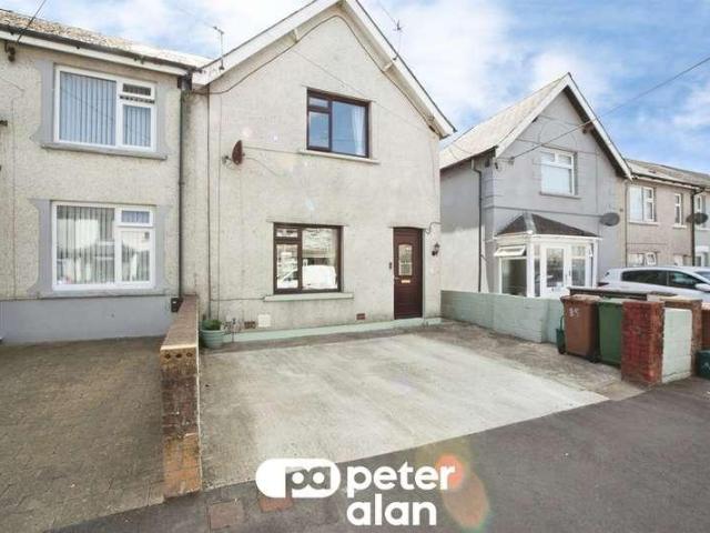 House for sale in Tredomen, Cefn Hengoed
