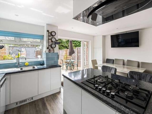 House for sale in Woodhatch, Red Hill