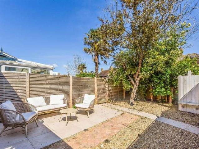 House for sale in Littlecote, West Sussex