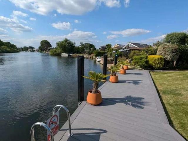 House for sale in Lower Halliford