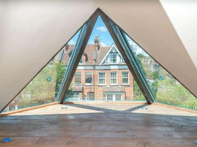 House for sale in Stroud Green, Greater London