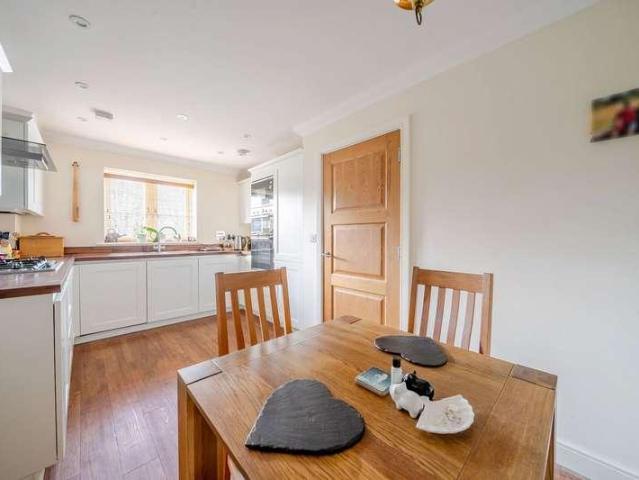 House for sale in Hillview, Surrey