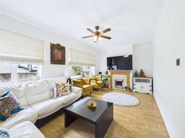 House for sale in London Borough of Croydon, Kenley