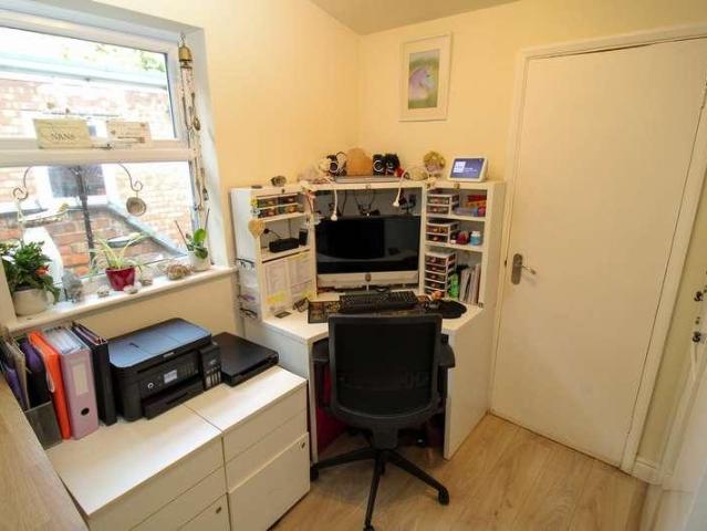 Flat for sale in Barnton, Scotland