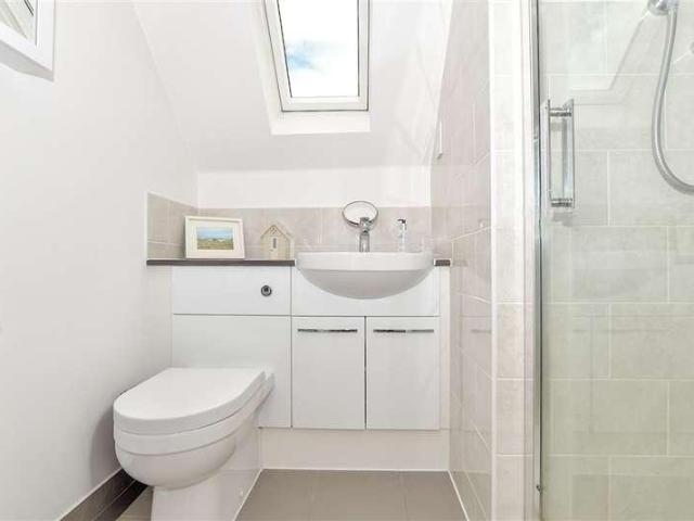 House for sale in Allington, Midway