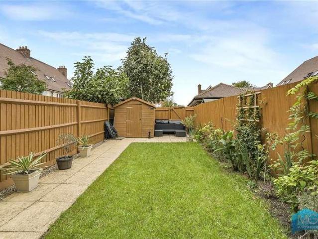 House for sale in West Finchley, Greater London