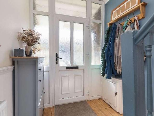 House for sale in Greaves, Bare