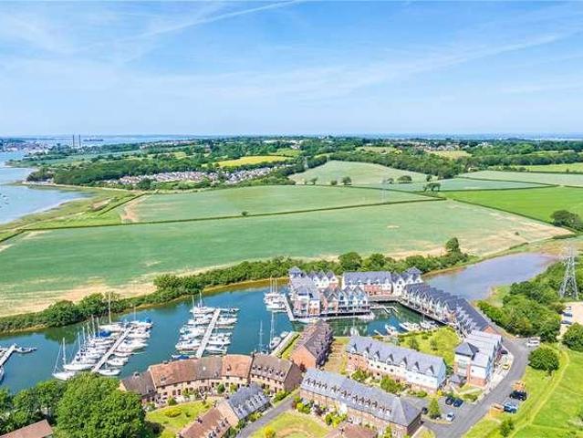 House for sale in Island Harbour Marina, Whippingham