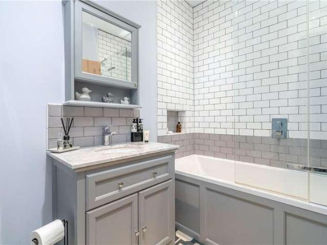 House for sale in Esscroft, Bradford