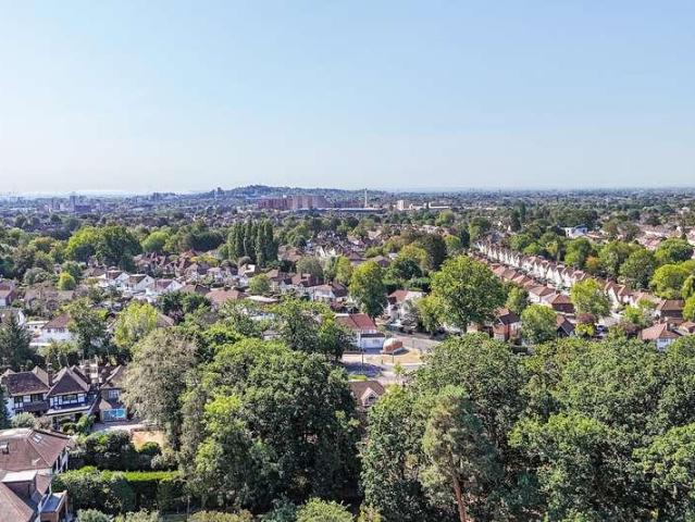 House for sale in Harrow Weald, Greater London