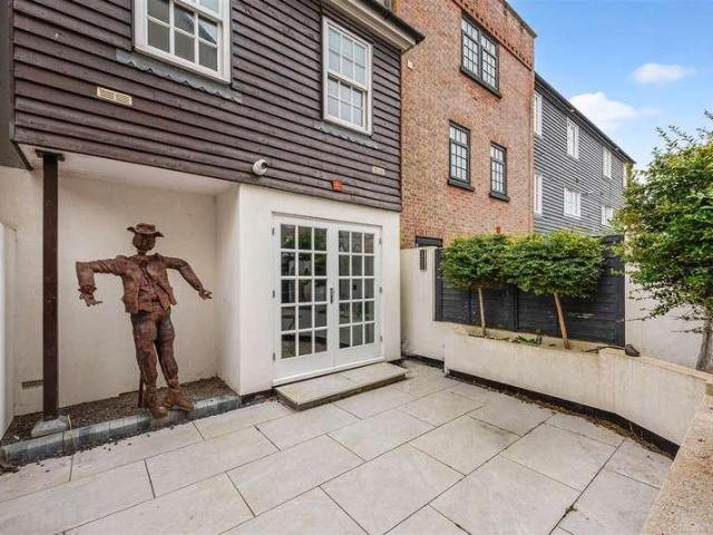 House for sale in Arundel, Clapham