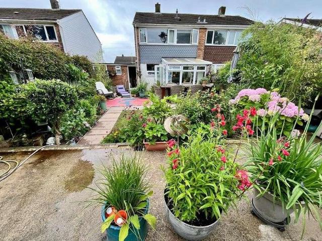 House for sale in Cefn Glas, Wales