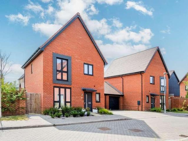 House for sale in Buckler's Park, Crowthorne