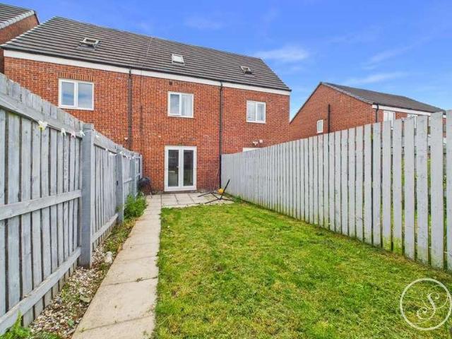 House for sale in Whinmoor, West Yorkshire