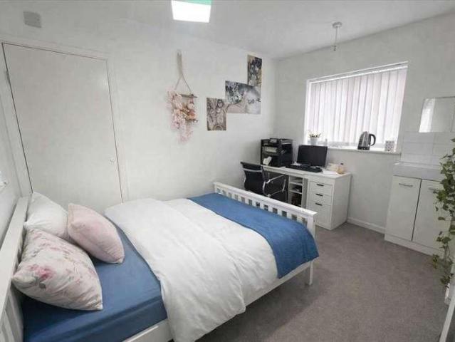 House for sale in Hales Place, The Bridge