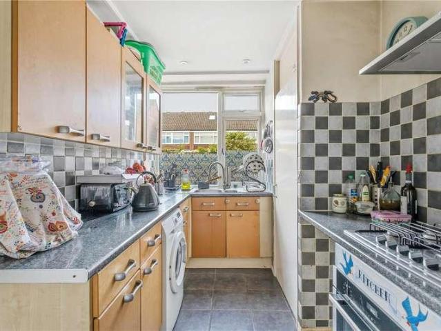 House for sale in Summerstown, Greater London