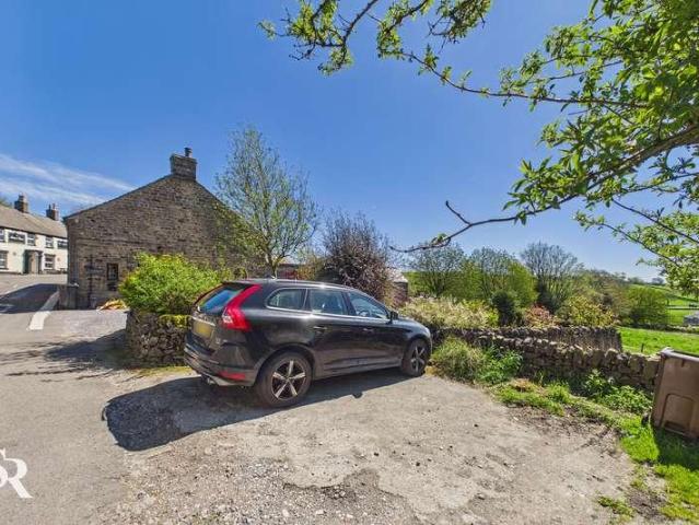 House for sale in Charlesworth, East Midlands