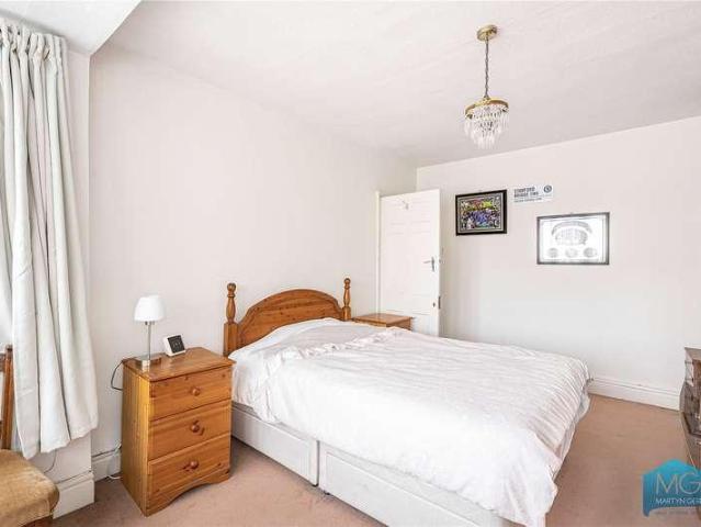 House for sale in Mill Hill, Greater London