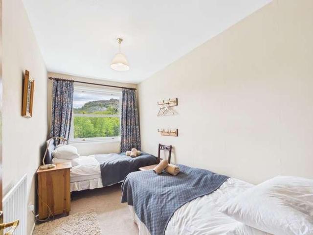 House for sale in Lakes