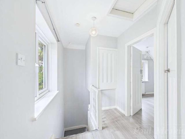 House for sale in London Borough of Croydon, Selsdon
