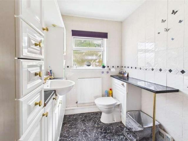 House for sale in Gorse Hill, Swindon