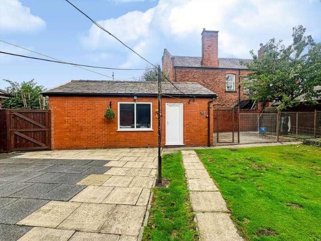 House for sale in Daisy Hill, Lee Bank