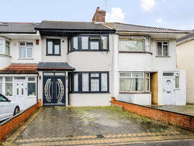 House for sale in South Stanmore, Greater London