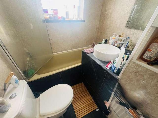 House for sale in London Borough of Ealing, Greenford
