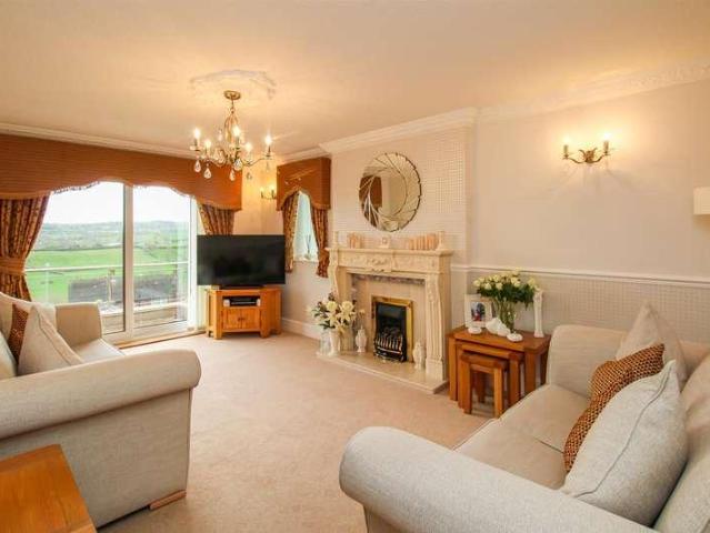 House for sale in Overthorpe, West Yorkshire