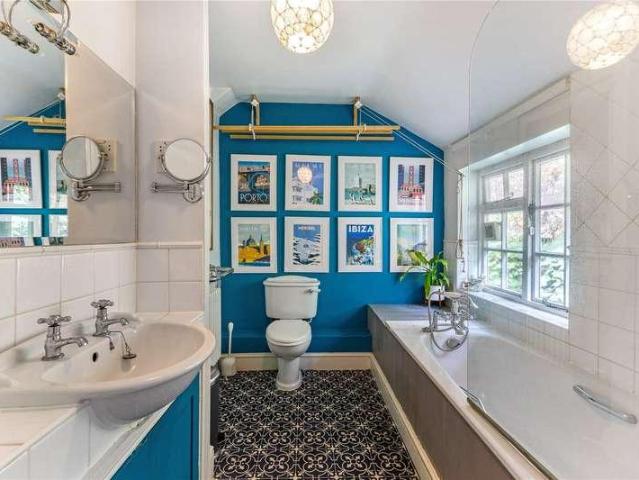 House for sale in Fole, Surrey