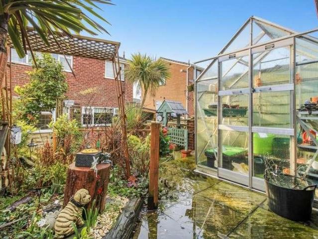 House for sale in Ossett, West Yorkshire