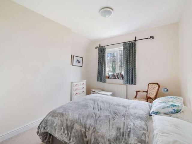 House for sale in Stoneleigh, Ewell