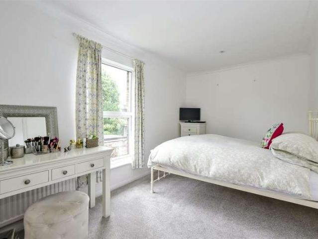 House for sale in Ashlyns Estate, Pouchen End